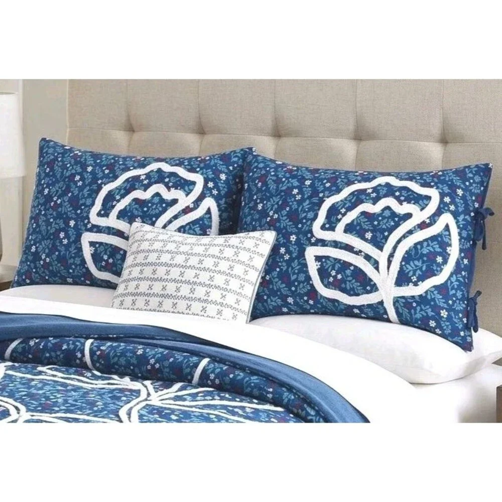PIONEER woman tufted